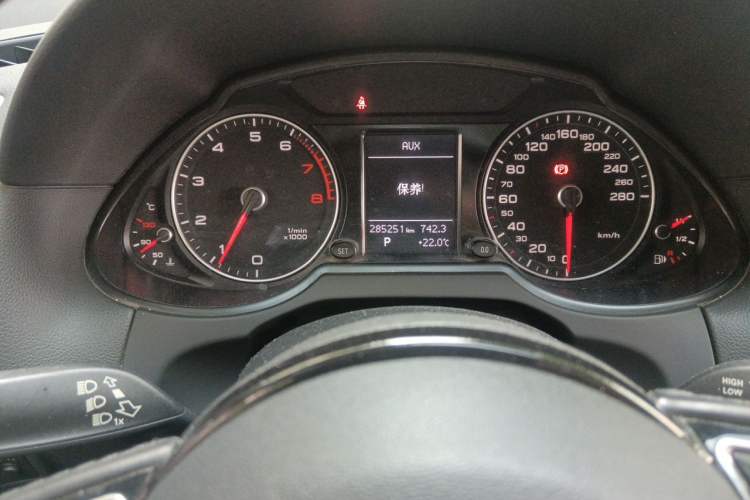 Used Audi Q5 2016 40 TFSI Technology Edition Odometer Close Up