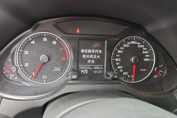 Used Audi Q5 2016 40 TFSI Technology Edition Odometer Close Up