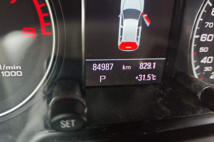 Used Audi Q5 2016 40 TFSI Technology Edition Odometer Close Up