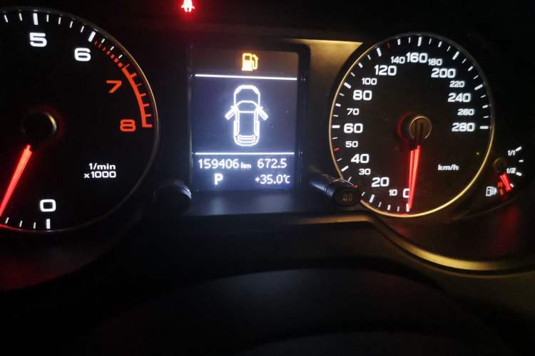 Used Audi Q5 2016 40 TFSI Technology Edition Odometer Close Up