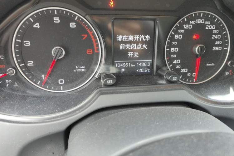Used Audi Q5 2016 40 TFSI Technology Edition Odometer Close Up