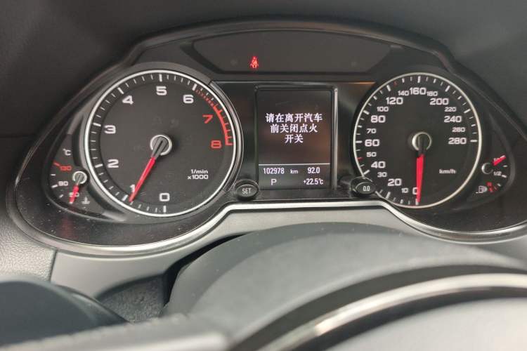 Used Audi Q5 2016 40 TFSI Technology Edition Odometer Close Up