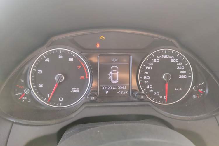 Used Audi Q5 2016 40 TFSI Technology Edition Odometer Close Up