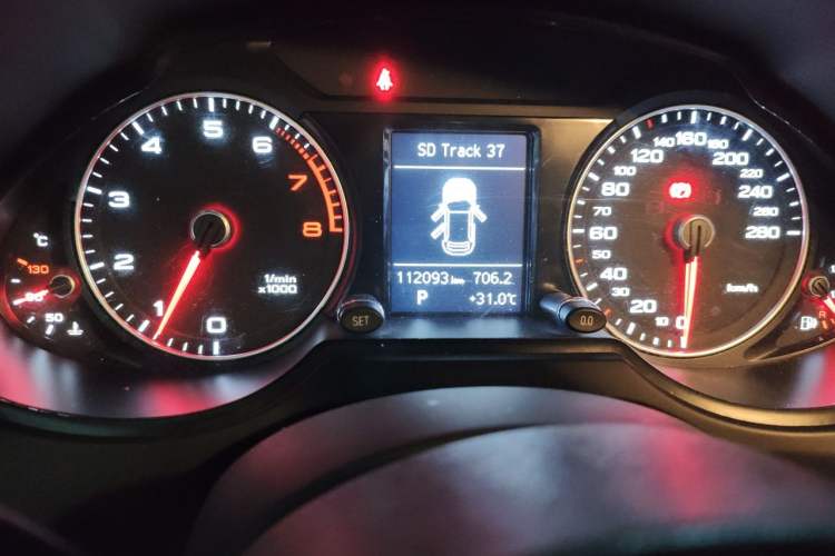 Used Audi Q5 2016 40 TFSI Technology Edition Odometer Close Up