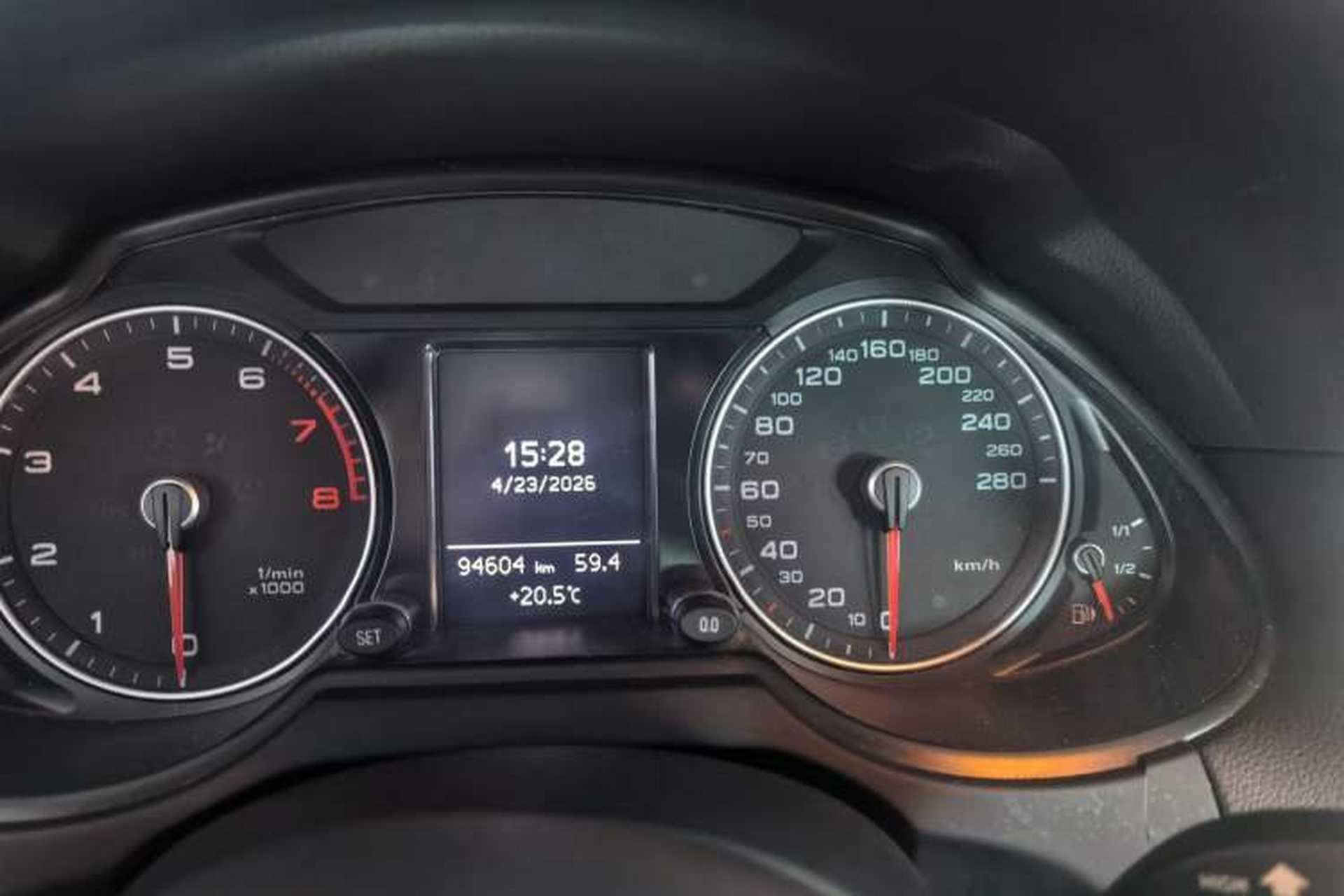 Used Audi Q5 2016 40 TFSI Trendy Edition Odometer Close Up