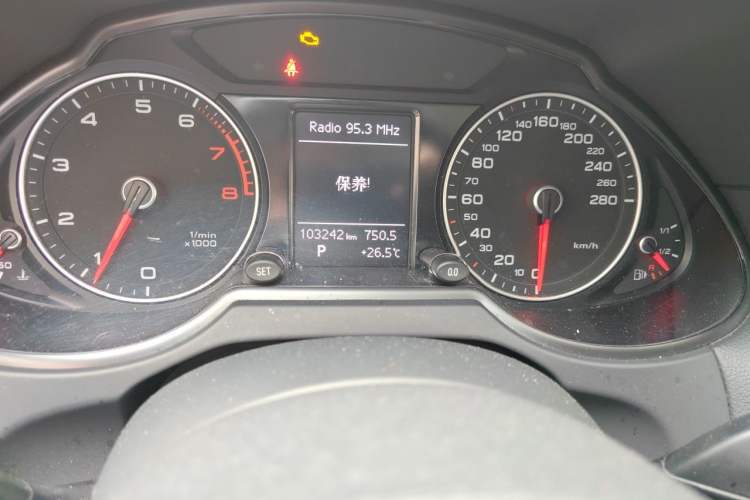 Used Audi Q5 2016 40 TFSI Trendy Edition Odometer Close Up