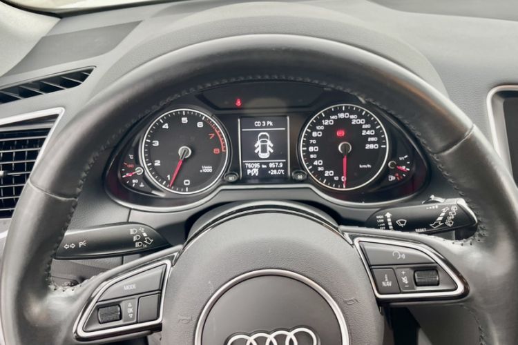 Used Audi Q5 2016 40 TFSI Technology Edition Odometer Close Up