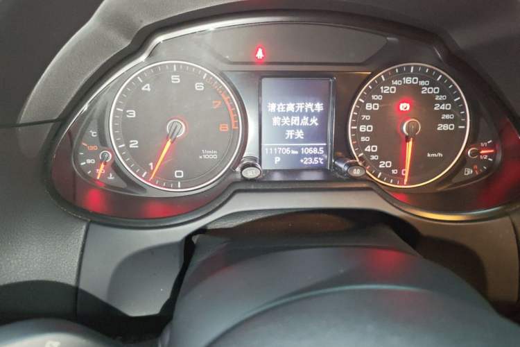 Used Audi Q5 2016 40 TFSI Trendy Edition Odometer Close Up