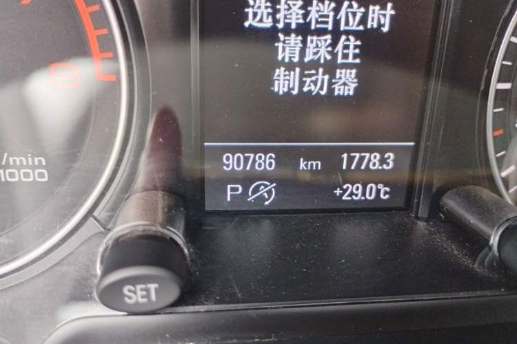 Used Audi Q5 2016 40 TFSI Technology Edition Odometer Close Up