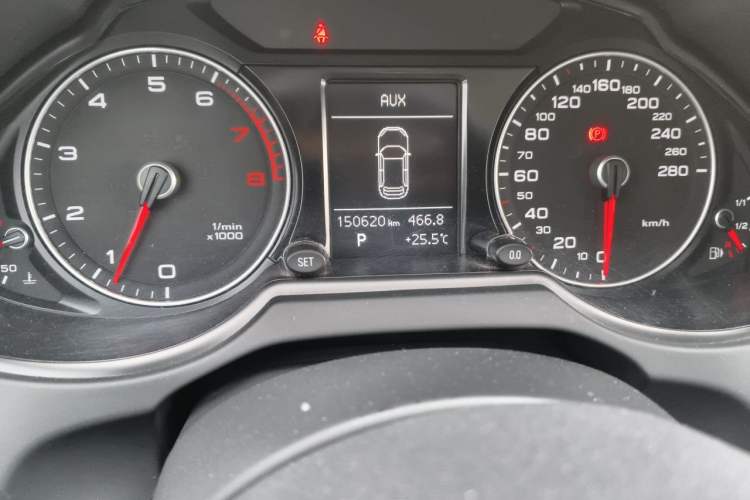 Used Audi Q5 2016 40 TFSI Technology Edition Odometer Close Up