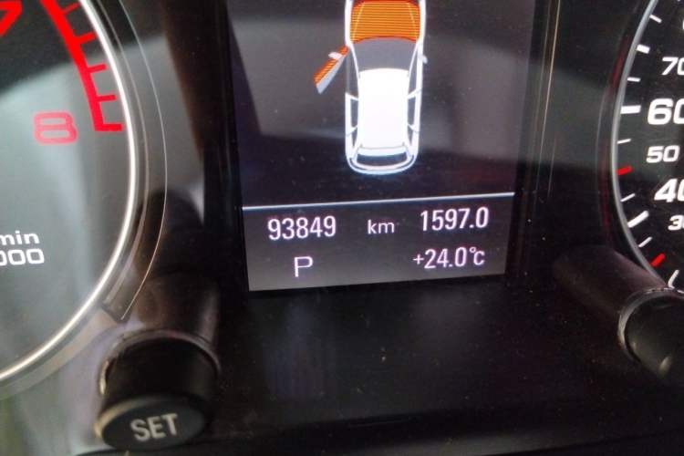 Used Audi Q5 2016 40 TFSI Technology Edition Odometer Close Up