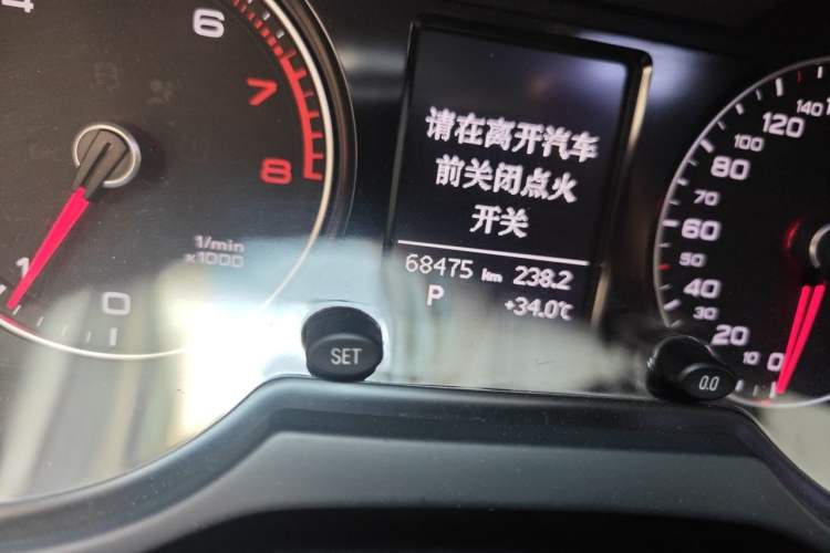 Used Audi Q5 2016 40 TFSI Technology Edition Odometer Close Up