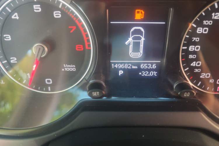 Used Audi Q5 2016 40 TFSI Technology Edition Odometer Close Up