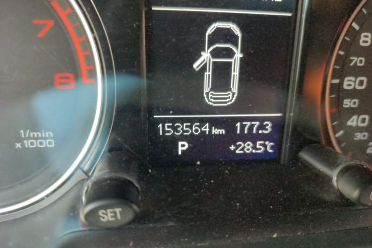 Used Audi Q5 2016 40 TFSI Trendy Edition Odometer Close Up