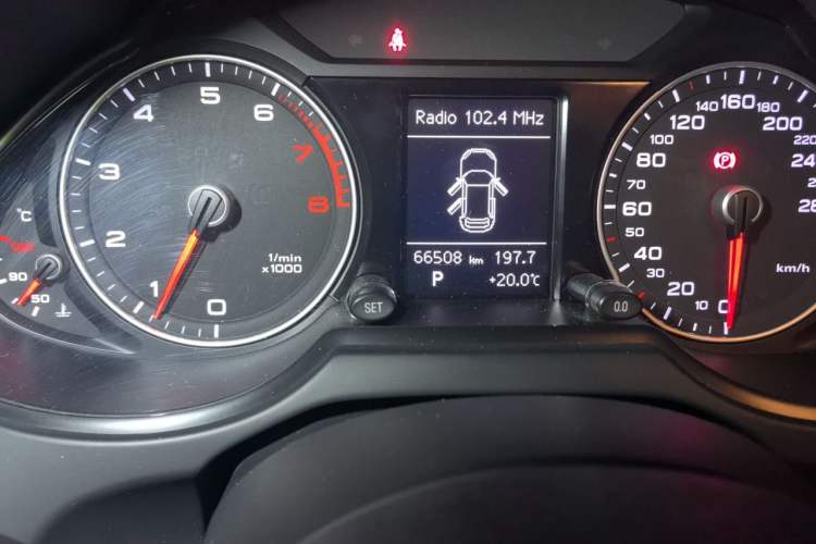 Used Audi Q5 2016 40 TFSI Technology Edition Odometer Close Up