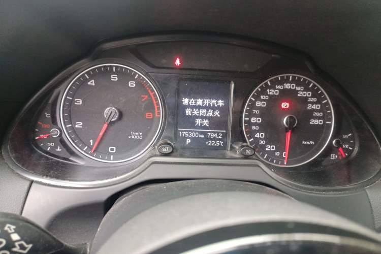 Used Audi Q5 2016 40 TFSI Technology Edition Odometer Close Up