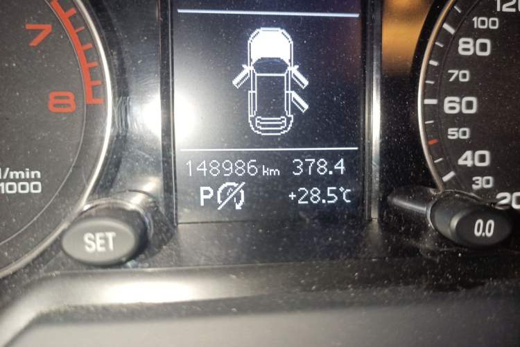 Used Audi Q5 2016 40 TFSI Technology Edition Odometer Close Up