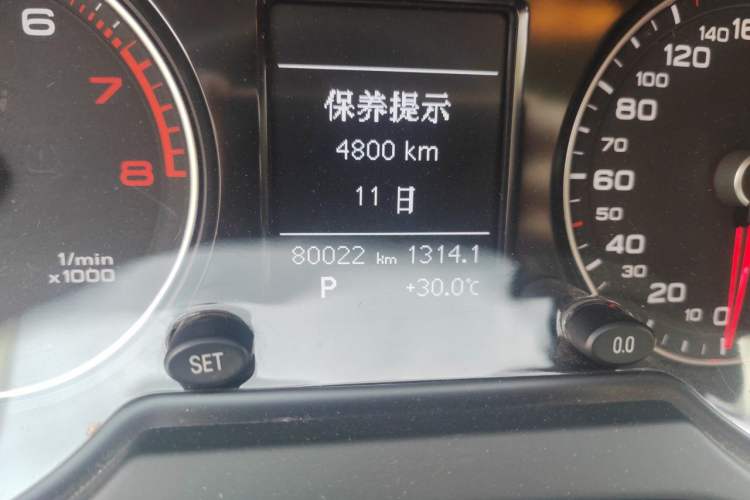 Used Audi Q5 2016 40 TFSI Technology Edition Odometer Close Up