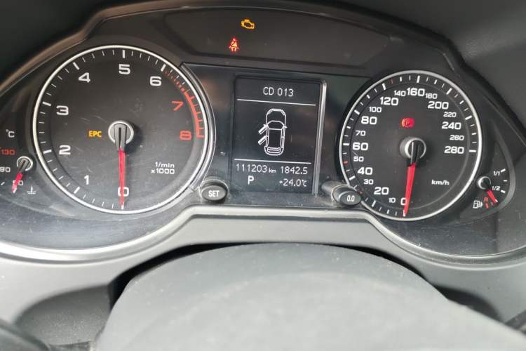 Used Audi Q5 2016 40 TFSI Trendy Edition Odometer Close Up