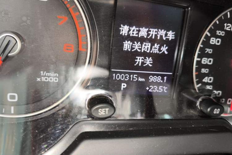 Used Audi Q5 2016 40 TFSI Technology Edition Odometer Close Up
