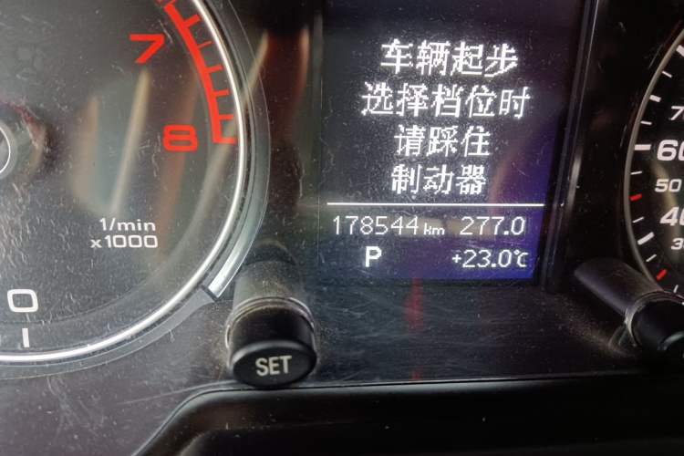Used Audi Q5 2016 40 TFSI Technology Edition Odometer Close Up