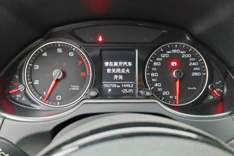 Used Audi Q5 2016 40 TFSI Technology Edition Odometer Close Up