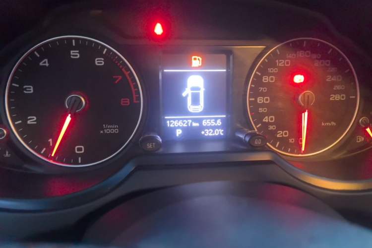 Used Audi Q5 2016 40 TFSI Technology Edition Odometer Close Up