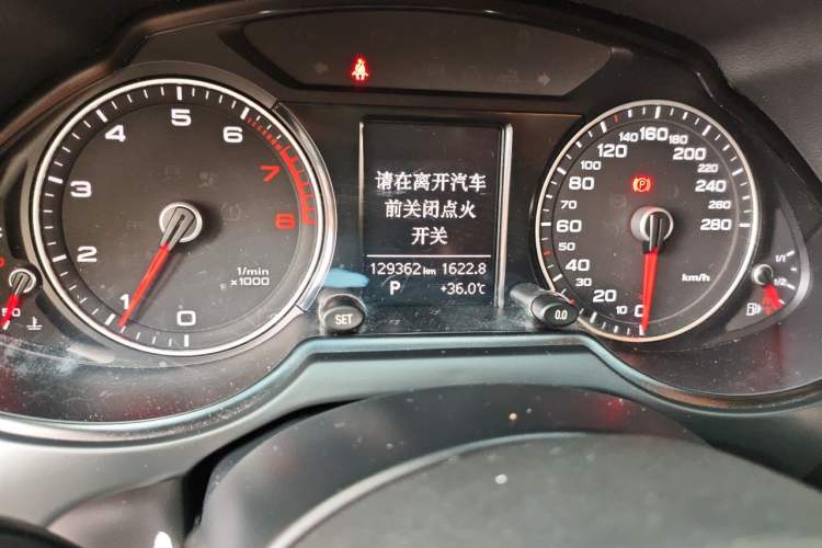 Used Audi Q5 2016 40 TFSI Trendy Edition Odometer Close Up