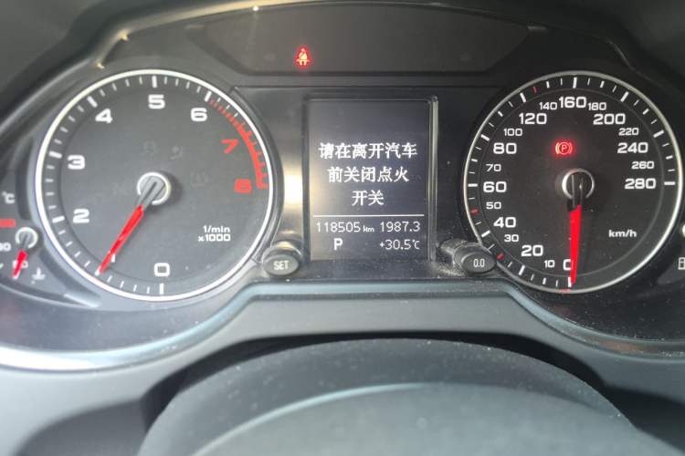 Used Audi Q5 2016 40 TFSI Technology Edition Odometer Close Up