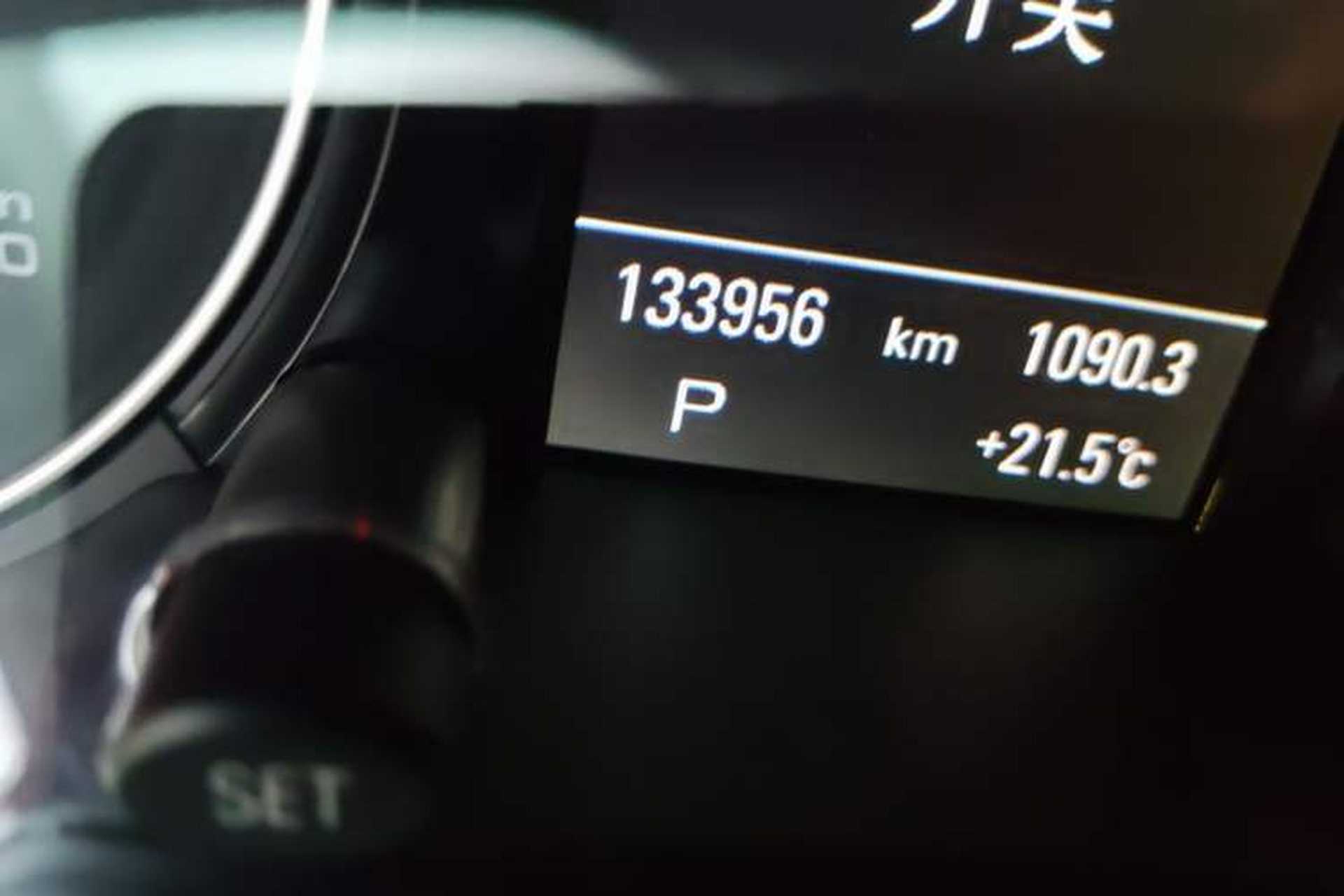 Used Audi Q5 2016 40 TFSI Comfort Model Odometer Close Up