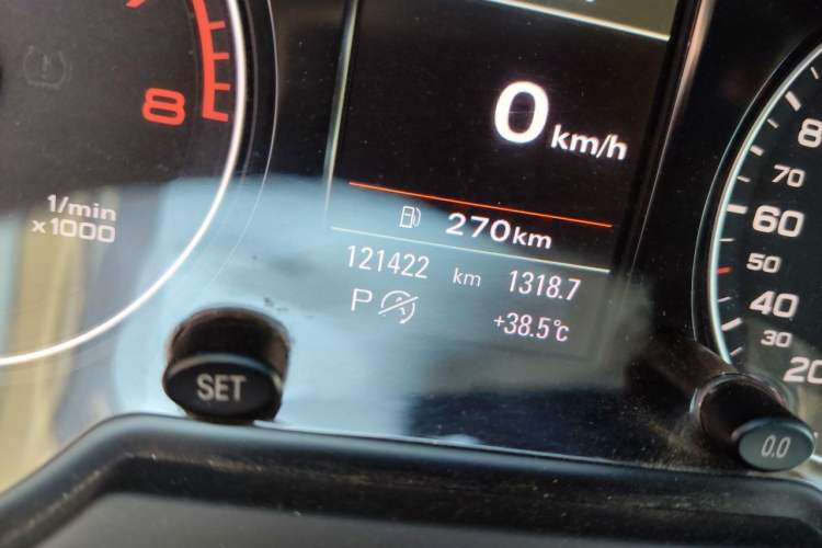 Used Audi Q5 2016 40 TFSI Technology Edition Odometer Close Up