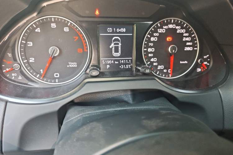 Used Audi Q5 2016 40 TFSI Special Edition Odometer Close Up