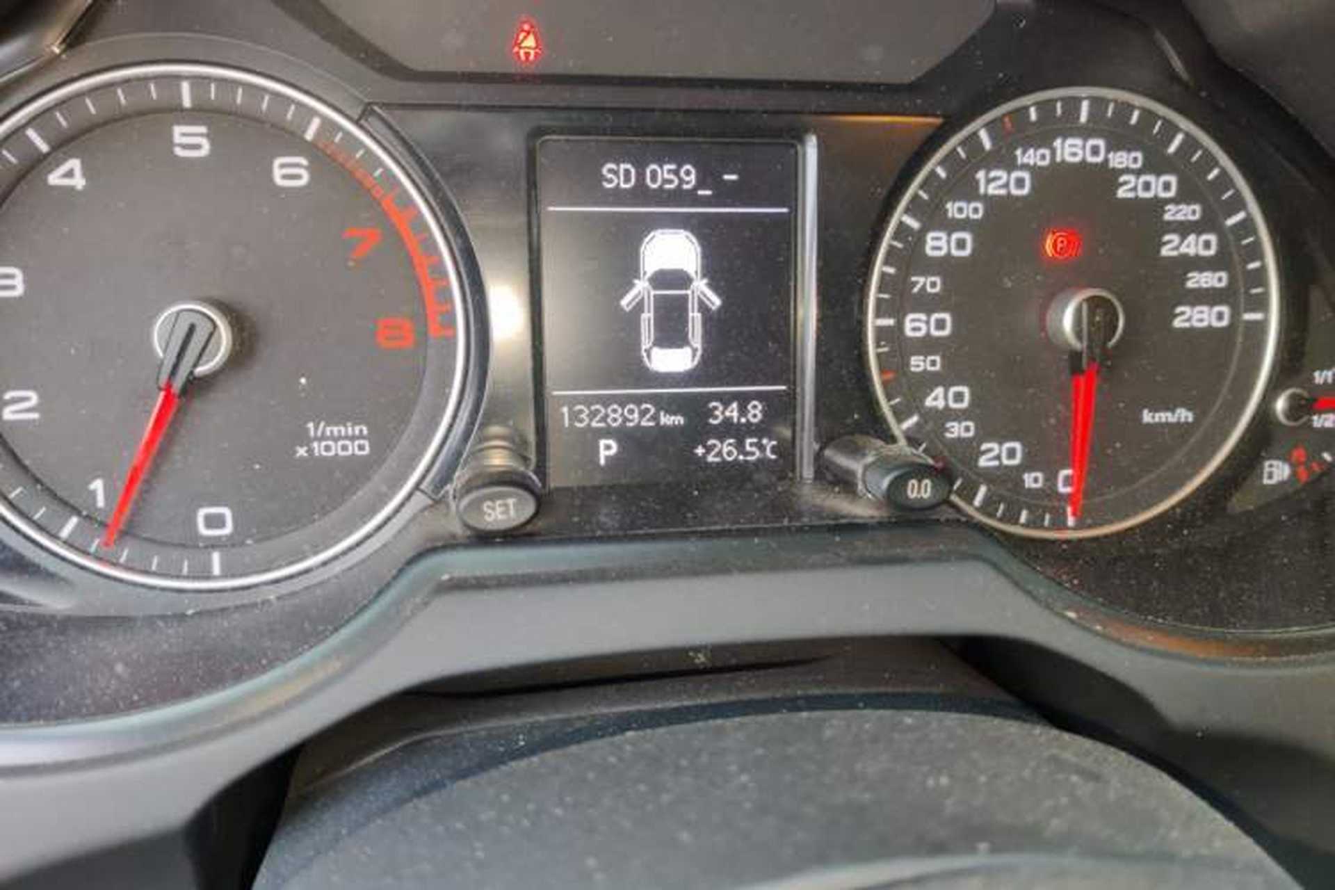 Used Audi Q5 2016 40 TFSI Trendy Edition Odometer Close Up