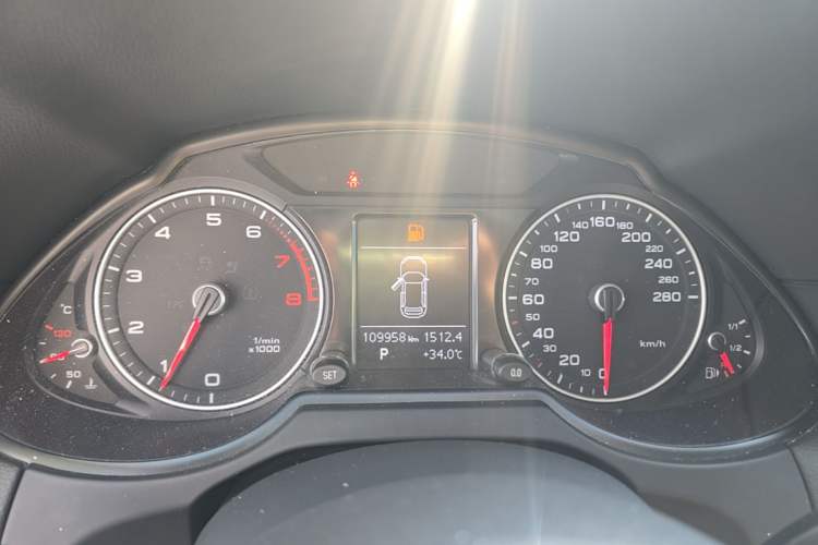 Used Audi Q5 2016 40 TFSI Technology Edition Odometer Close Up
