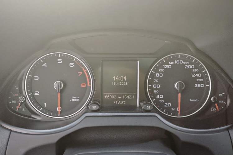 Used Audi Q5 2016 40 TFSI Technology Edition Odometer Close Up