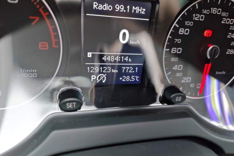 Used Audi Q5 2016 40 TFSI Trendy Edition Odometer Close Up