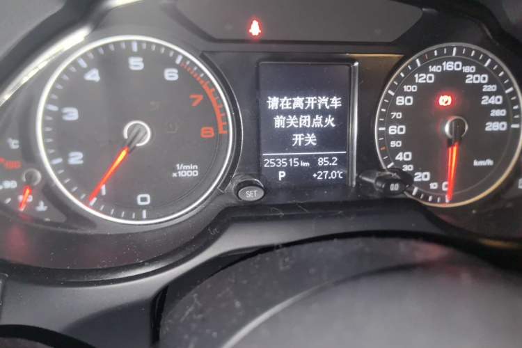Used Audi Q5 2016 40 TFSI Technology Edition Odometer Close Up