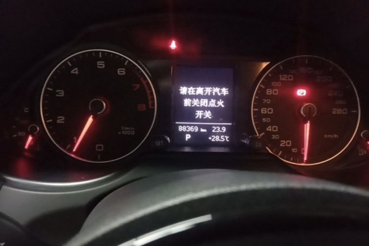 Used Audi Q5 2016 40 TFSI Trendy Edition Odometer Close Up