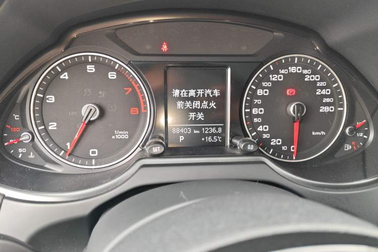Used Audi Q5 2016 40 TFSI Technology Edition Odometer Close Up