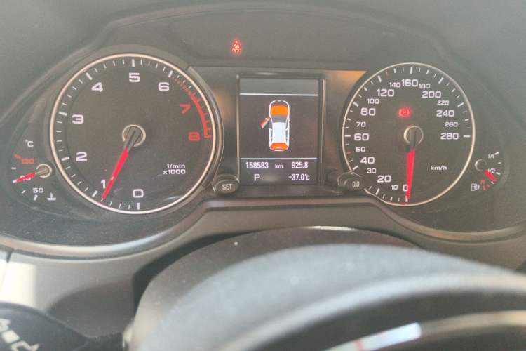 Used Audi Q5 2016 40 TFSI Technology Edition Odometer Close Up