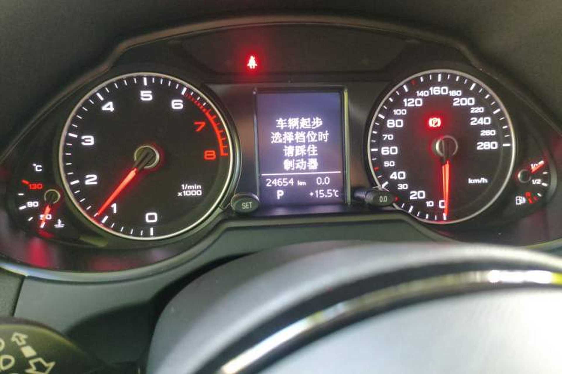Used Audi Q5 2016 40 TFSI Technology Edition Odometer Close Up
