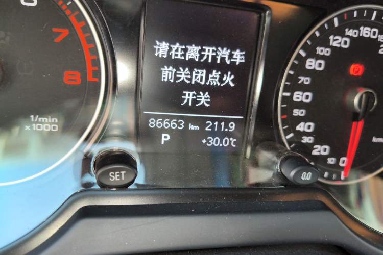 Used Audi Q5 2016 40 TFSI Technology Edition Odometer Close Up