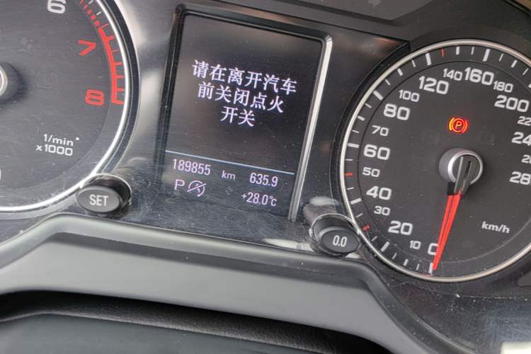 Used Audi Q5 2016 40 TFSI Technology Edition Odometer Close Up