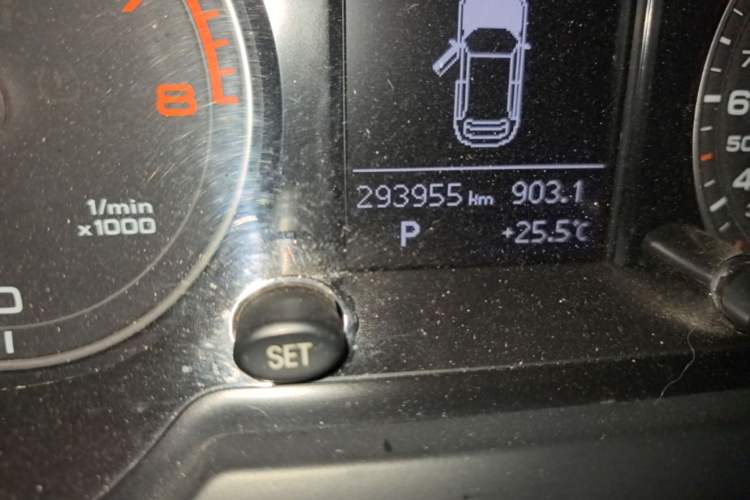 Used Audi Q5 2016 40 TFSI Technology Edition Odometer Close Up