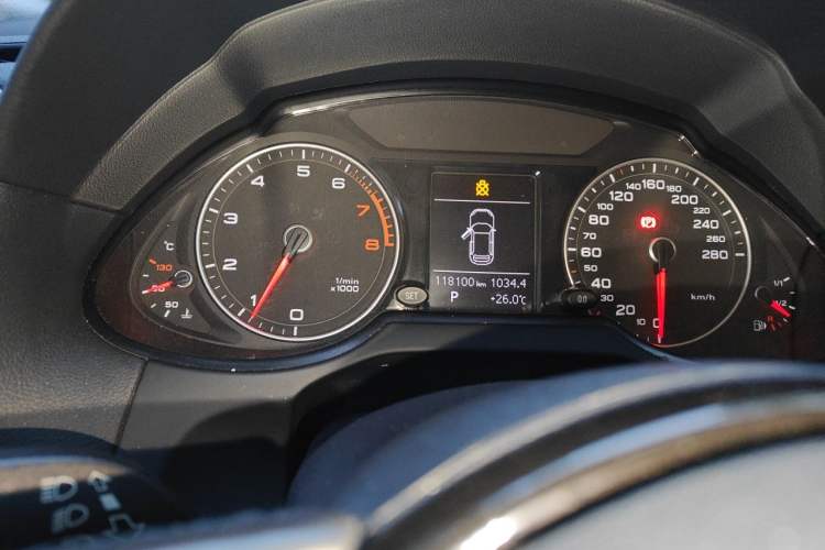 Used Audi Q5 2016 40 TFSI Trendy Edition Odometer Close Up