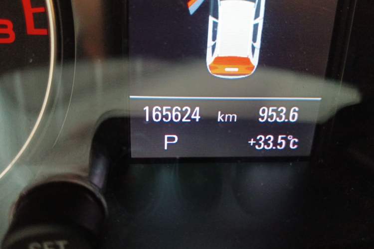 Used Audi Q5 2016 40 TFSI Comfort Model Odometer Close Up