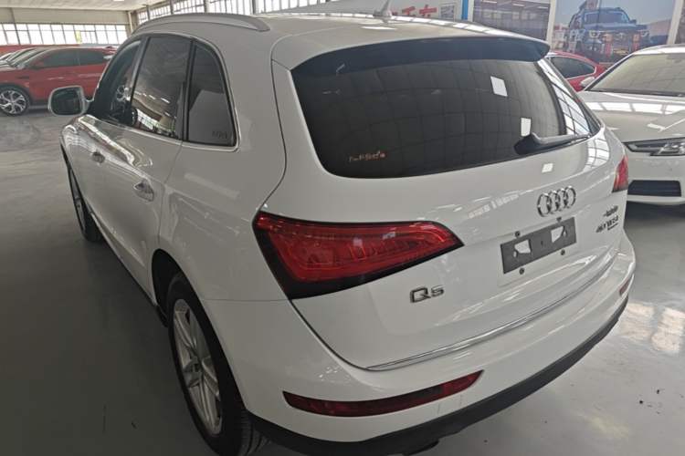 Used Audi Q5 2016 40 TFSI Comfort Model Rear Left 45 Deg