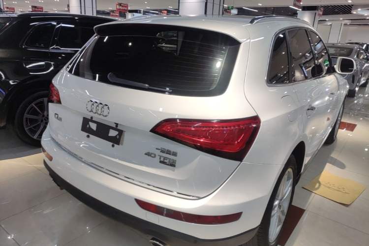Used Audi Q5 2016 40 TFSI Technology Edition Rear Right 45 Deg