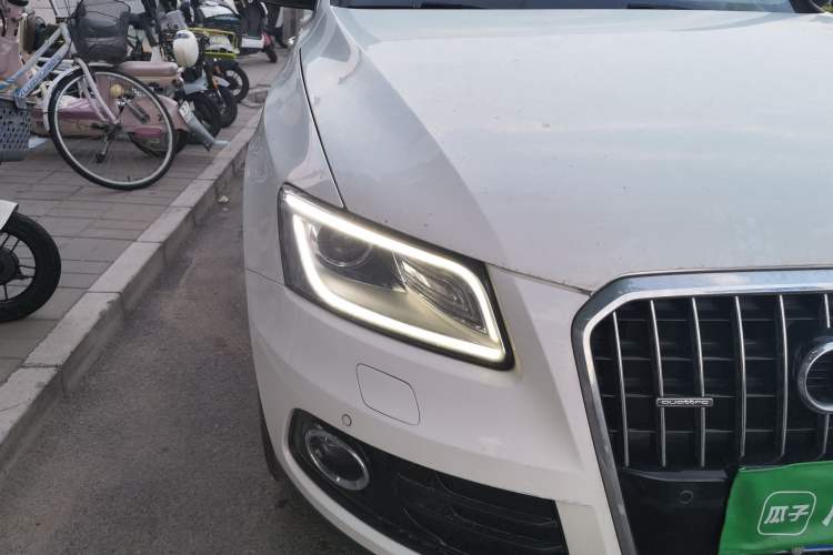 Used Audi Q5 2016 40 TFSI Comfort Model Right Front Headlight