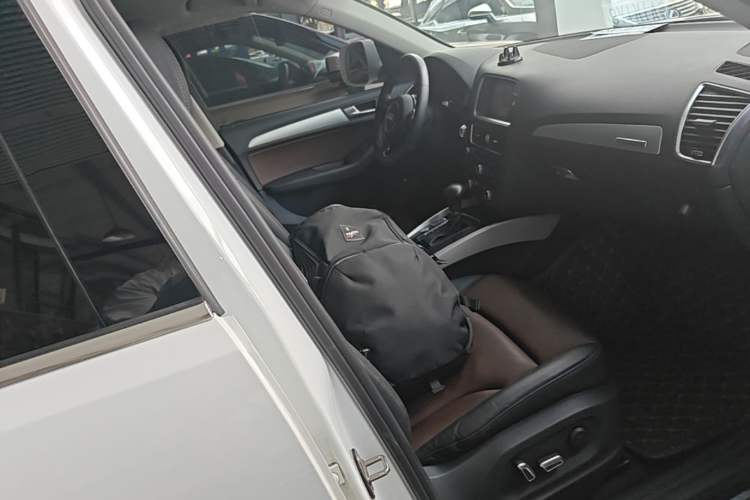 Used Audi Q5 2016 40 TFSI Technology Edition Right Front Seat